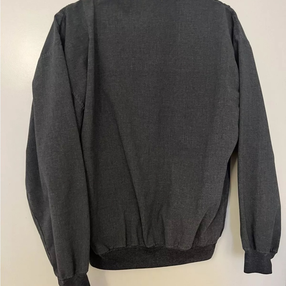 An Alexxus Gray V-Neck Sweater with Ribbed Panels medium - Picture 4 of 6